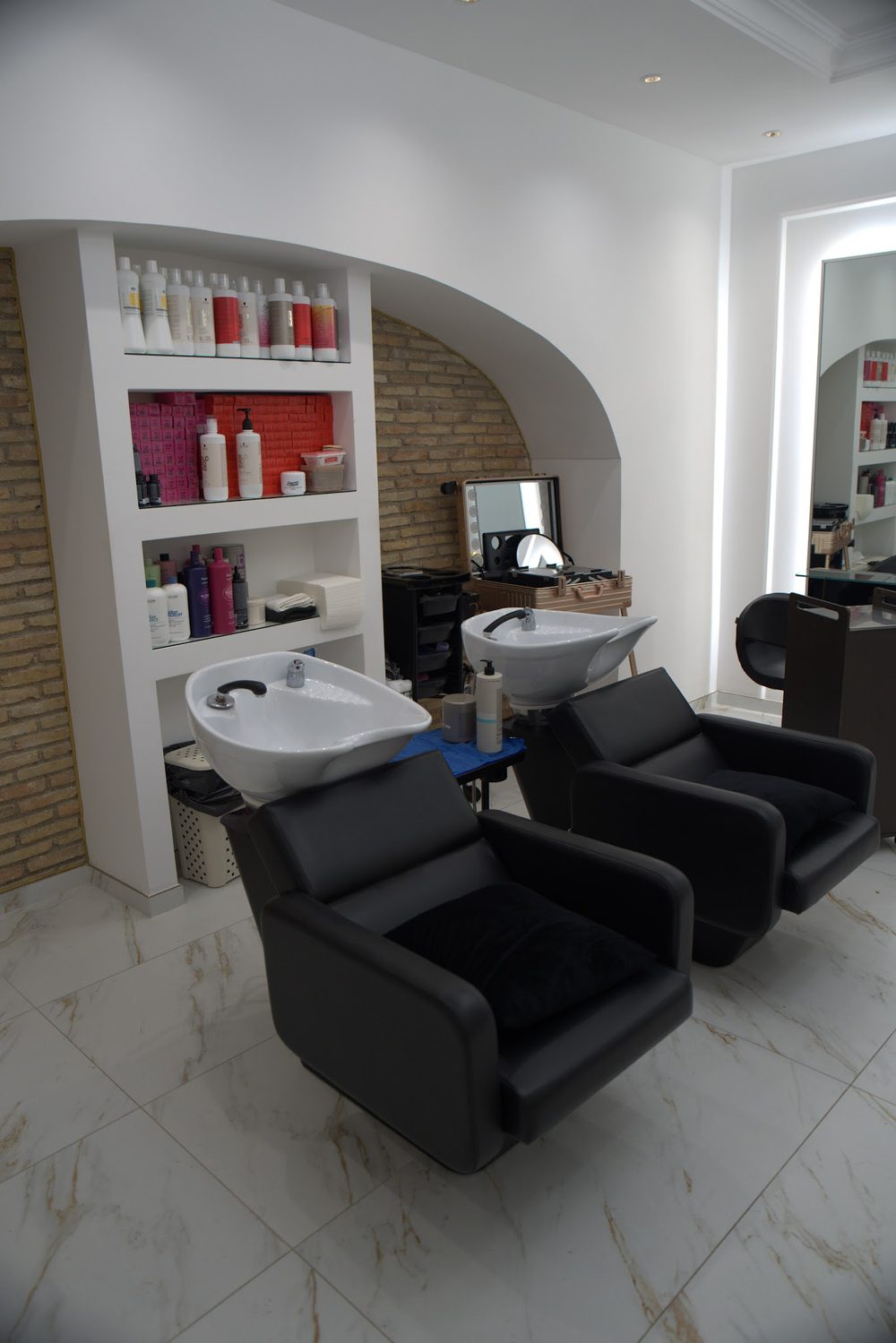 Postazioni lavaggio del salone ANNARÈ